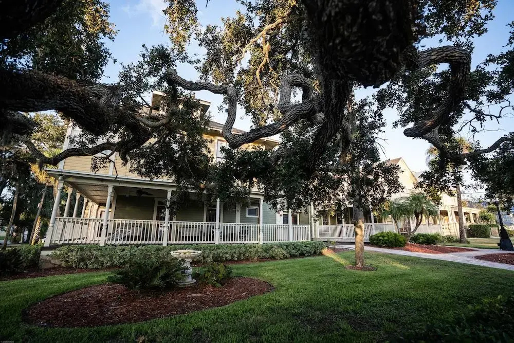 Live Oaks Inn