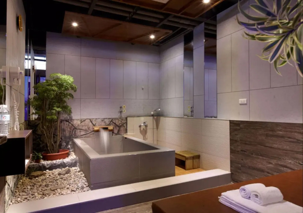 Hefong Deyang Hotspring Hotel