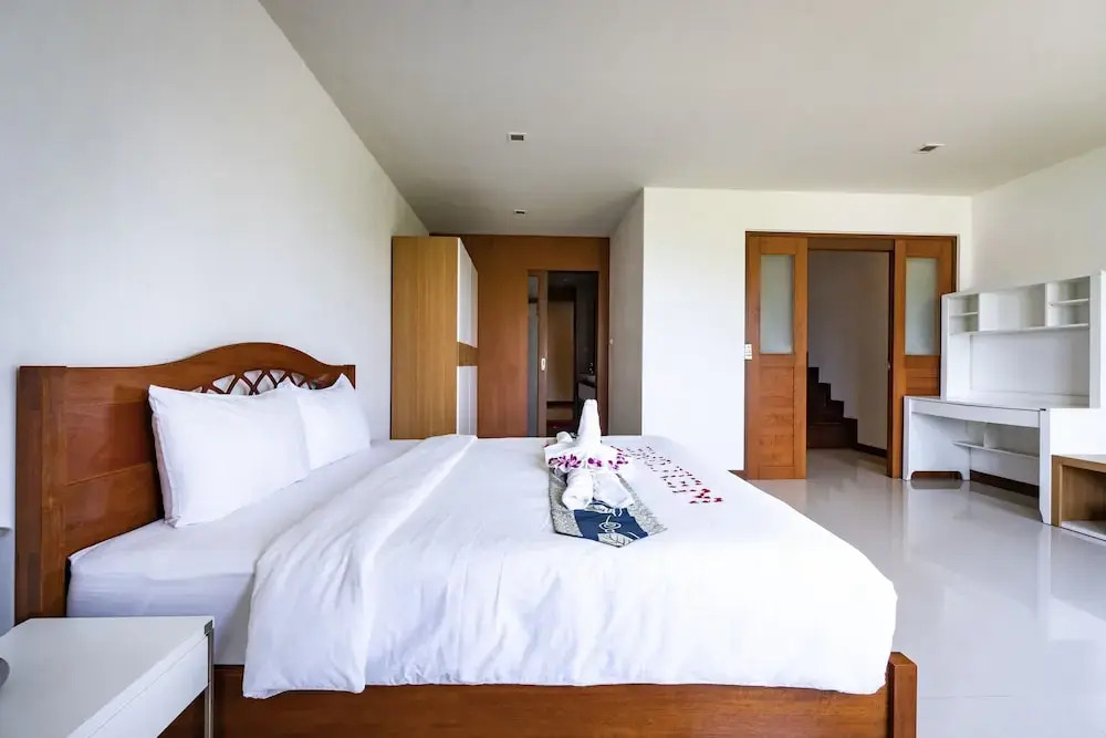 CAPITAL O890 The Royal Bay View Villas