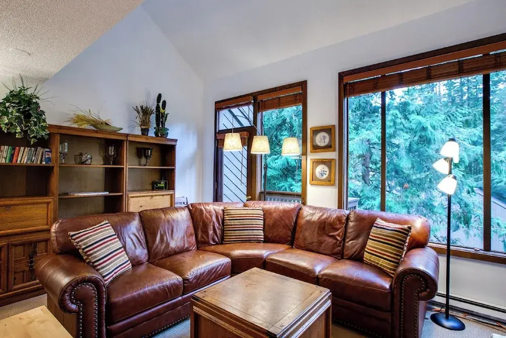 Snowater Condo Story Condo With Wifi- Sleeps 4 - Beautifully Decorated