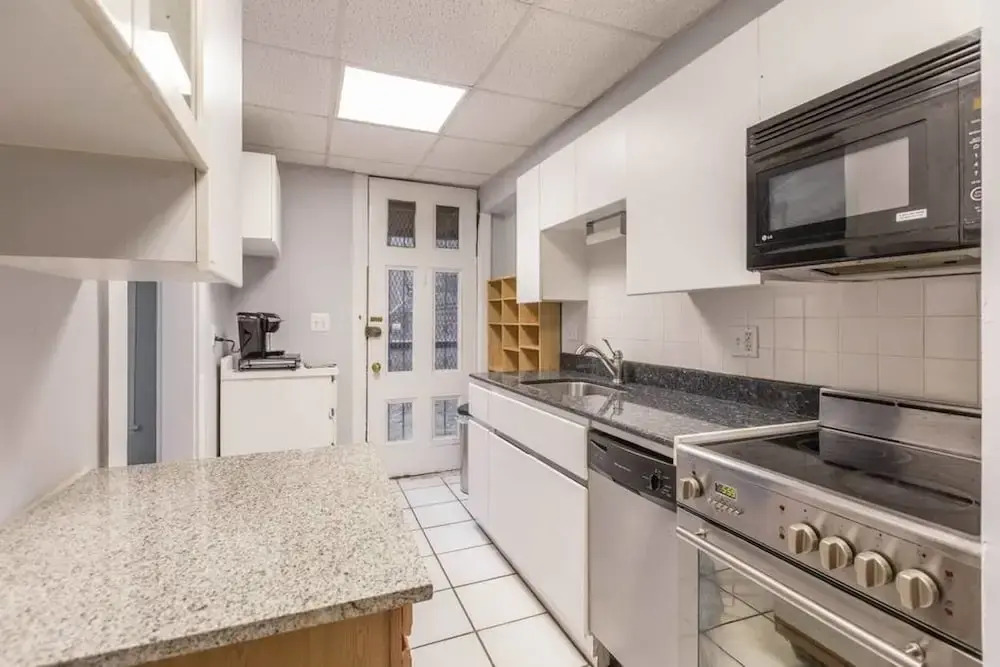 Huge 1 Bedroom in Heart of Back Bay