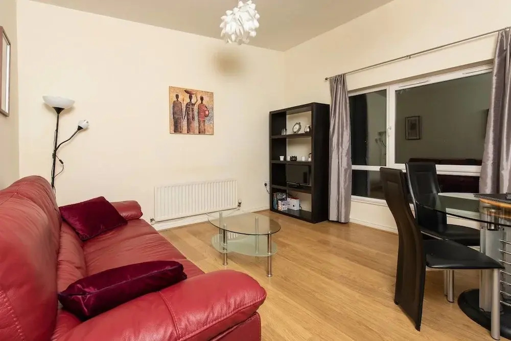 Top Floor Apt Near City Centre