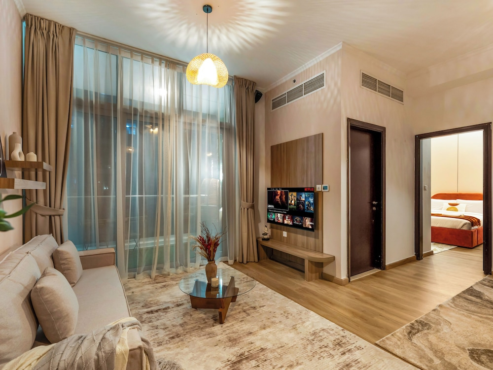 Urban Dubai Marina Stay Near Yacht