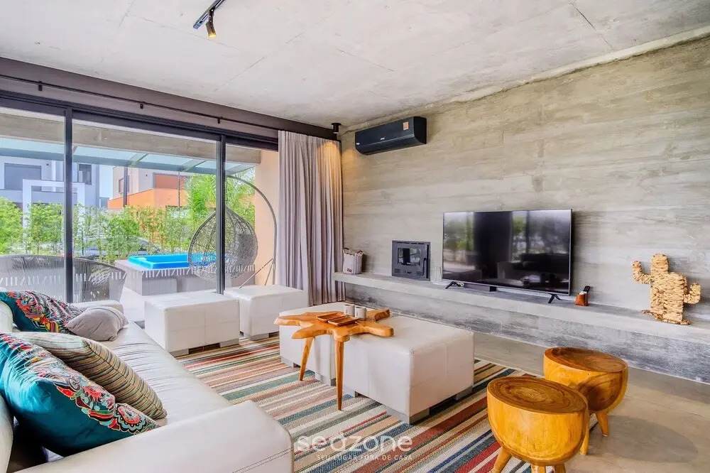 Modern House With Pool Next to Surfland Roi00