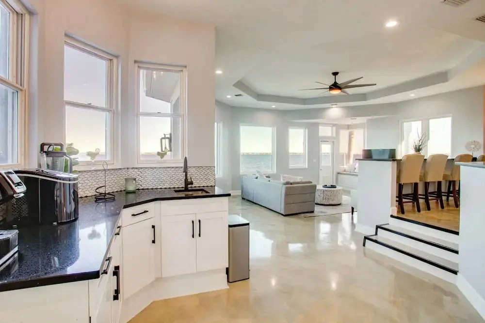Riverfront Fort Myers Luxury Home w/ Heated Pool