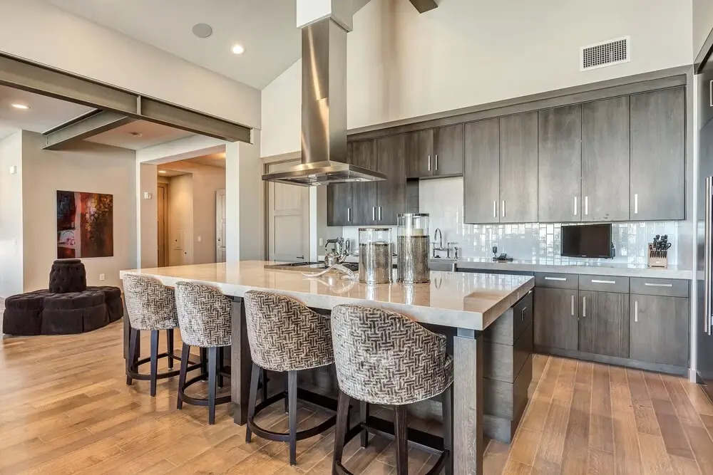 Four Bedroom Penthouse 4 Apartment Hotel by RedAwning