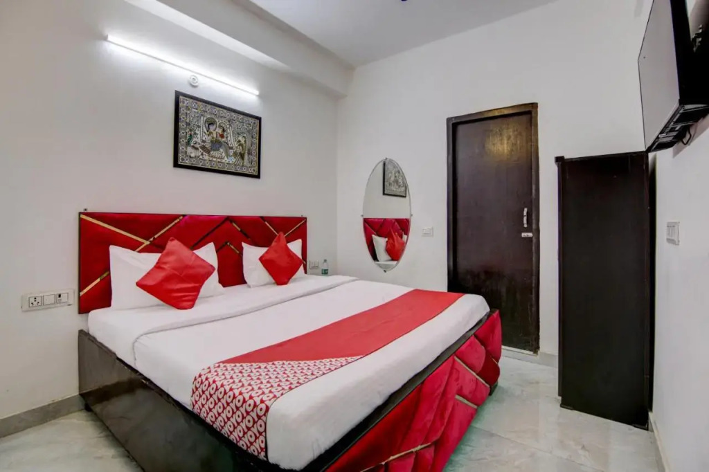 OYO Flagship 80478C Yadav Residency