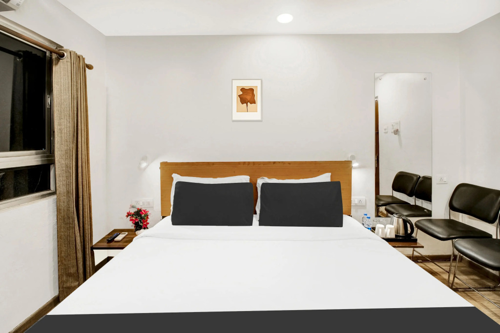 Townhouse Hatigaon Near Medicity Formerly Hotel Grand Majesty