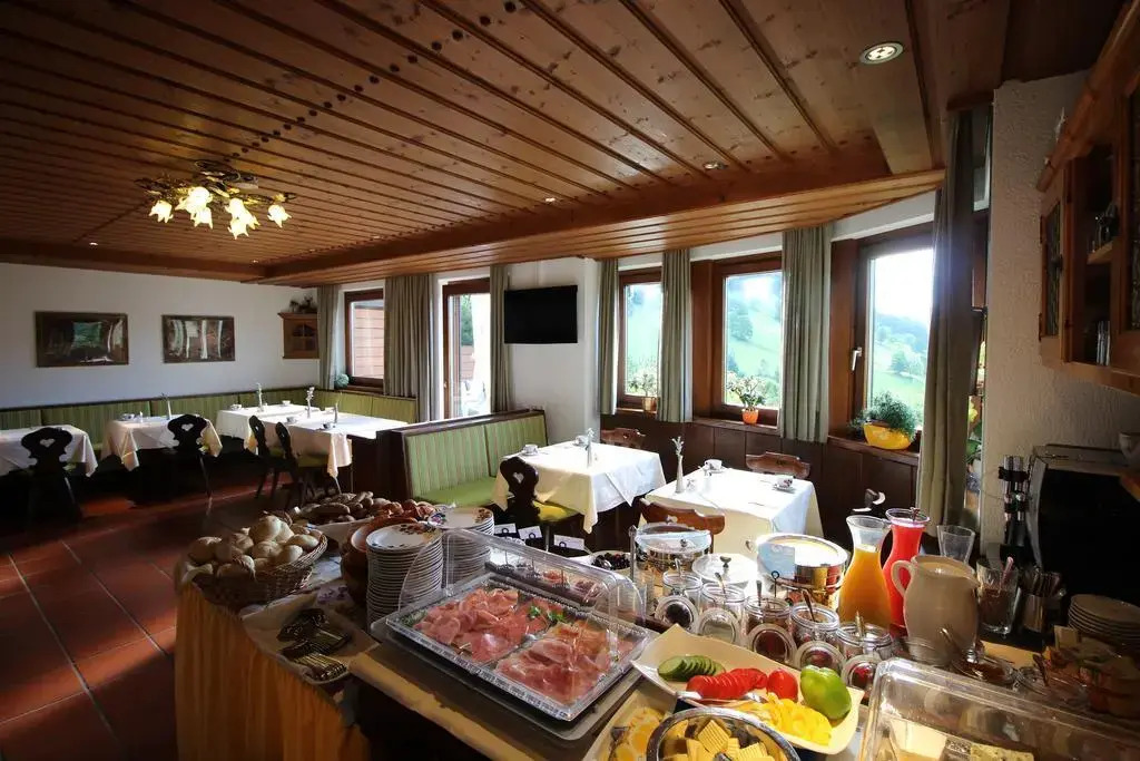 Pension & Appartements Ronacherhof -Mountain Hideaway Slopeside