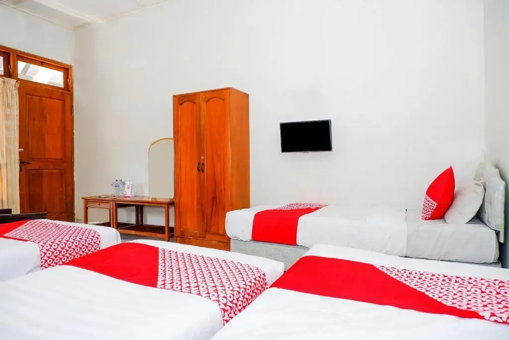 OYO 1196 Hotel Pura Puspa Rosa