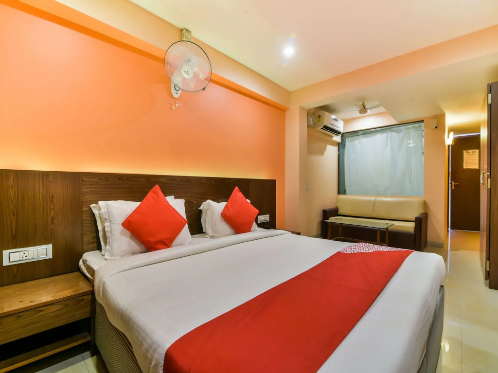 OYO 15944 Hotel Three Seas