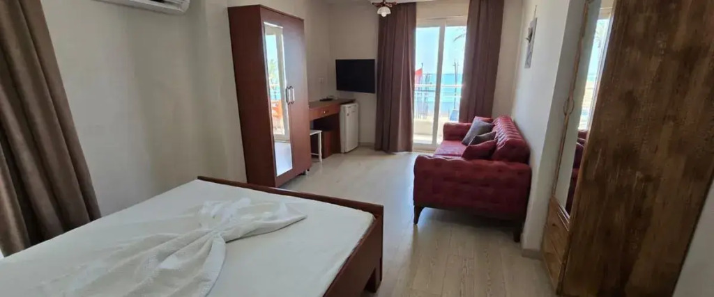 Zeus Hotel