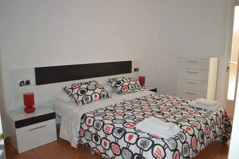 Ground floor apartment 1 bdr, private patio, South facing