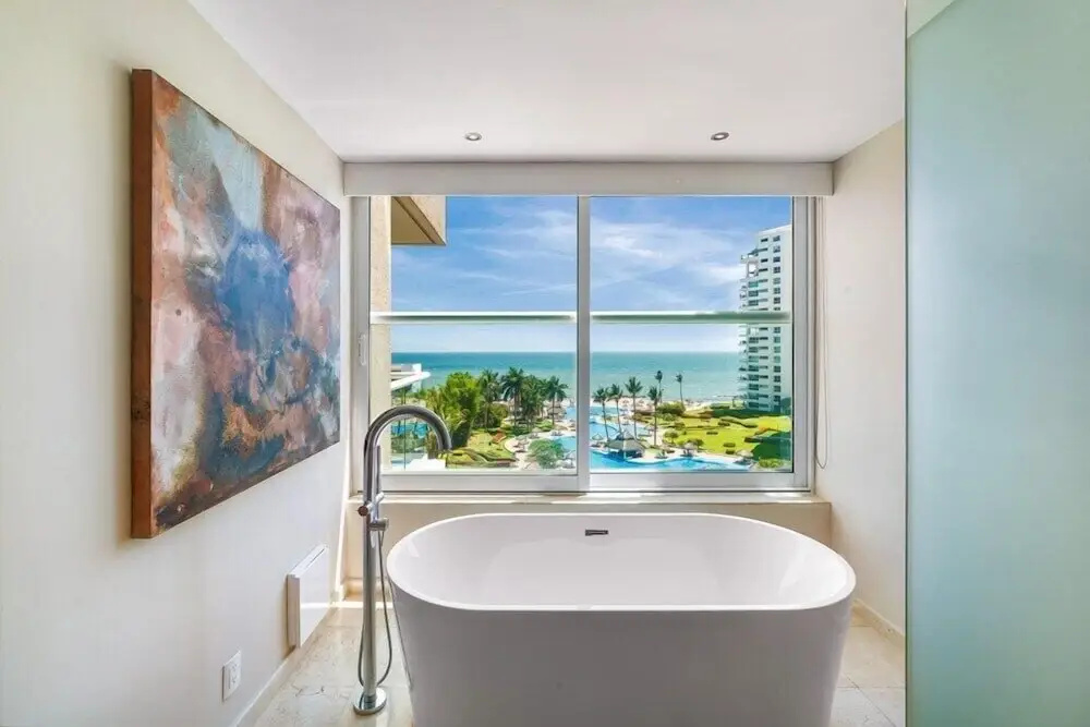 Luxury Oceanfront 4BR Condo - Pool - Ocean View