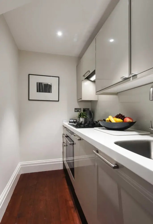 The Bright Airlie Gardens Apartment - DMG