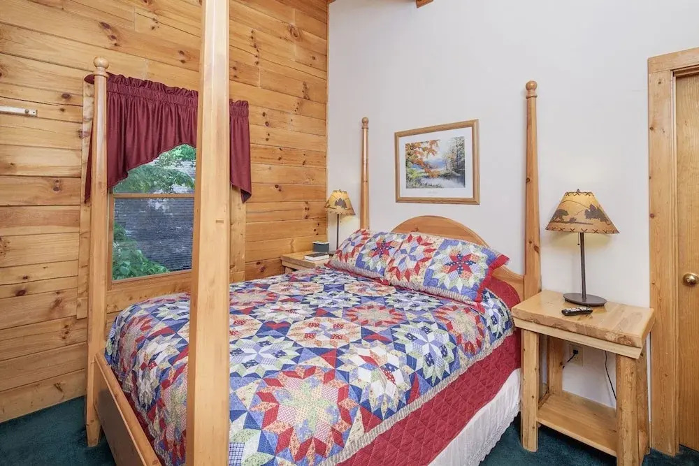 ER65 - Eagles Point - Great location, Close to all the action! cabin