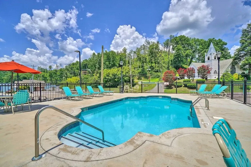 Gatlinburg Condo ~ 2 Mi to Smoky Mountains!