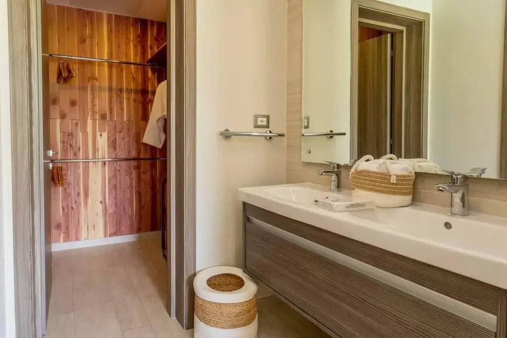 Luxury 2BR Pool & Golf View at Cana Pearl