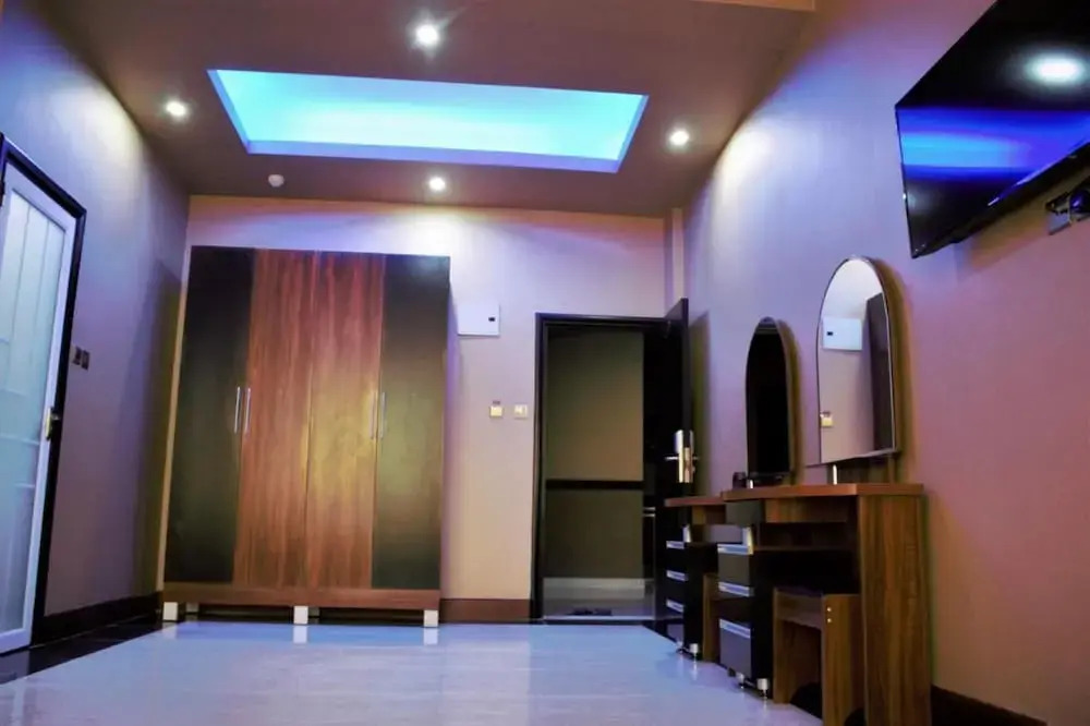 Hera Hotel