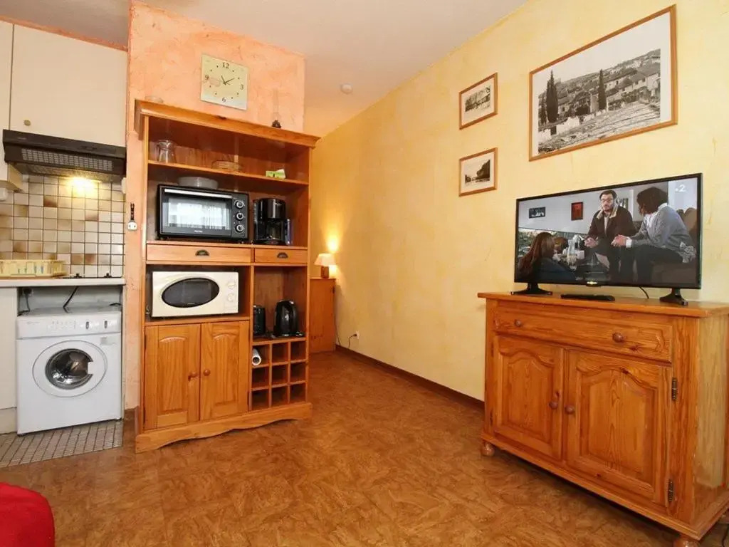 Appartement Balaruc-les-Bains, 1 pièce, 4 personnes - FR-1-553-48
