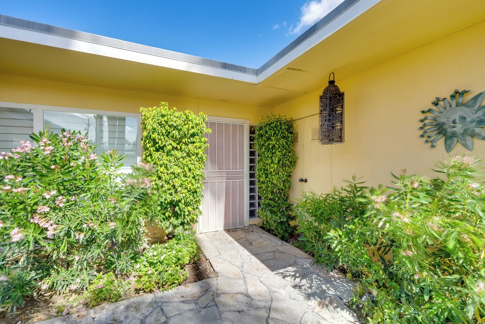 4 Mi to Indian Wells Tennis: Home w/ Mtn Views!