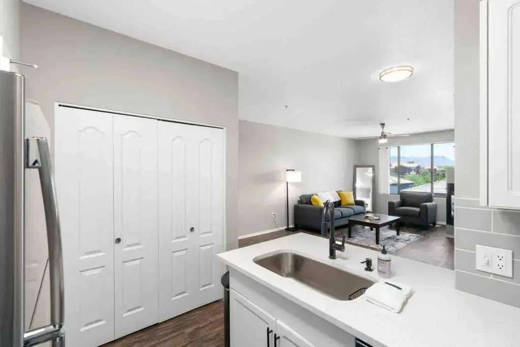 Modern 1BR Apt Located In The Heart of Scottsdale