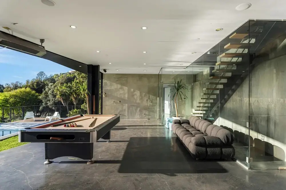 Glass Mansion - Chic Glass Villa in LA Hills With Views, Style & Serenity