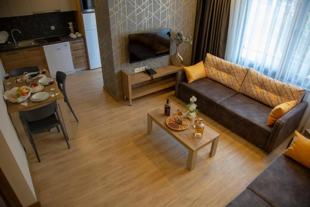 Golden World Suite Hotel