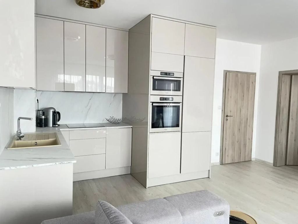 New Luxury City centre apartment with panoramic view, free parking