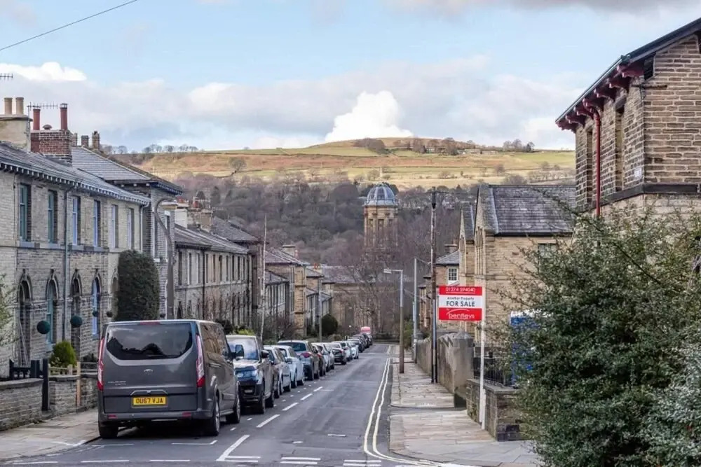 Riverside Balcony With Parking Minutes To Saltaire