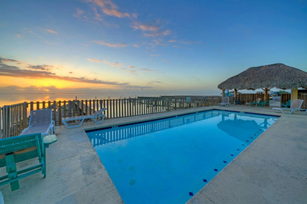 Panoramic Water Views, Shared Pool, Boat Dock Bayside Lodge by Avantstay
