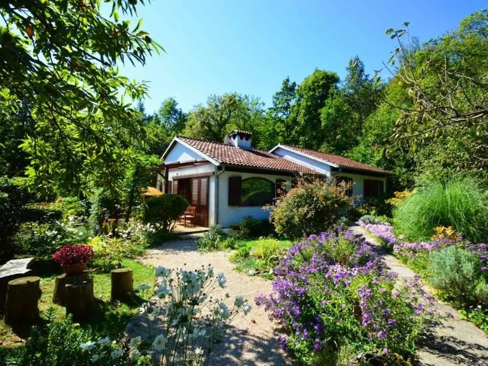 Nice Holiday Home With Beautiful Garden, Bbq, Covered Terrace, Near the Sea