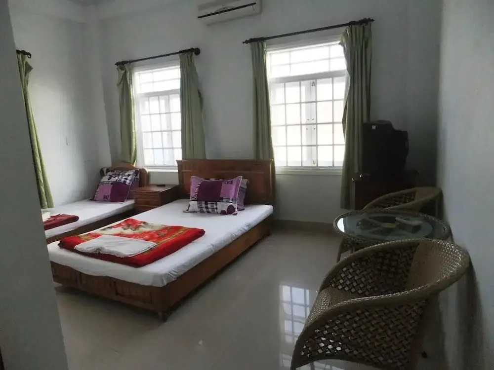 Eena Hotel