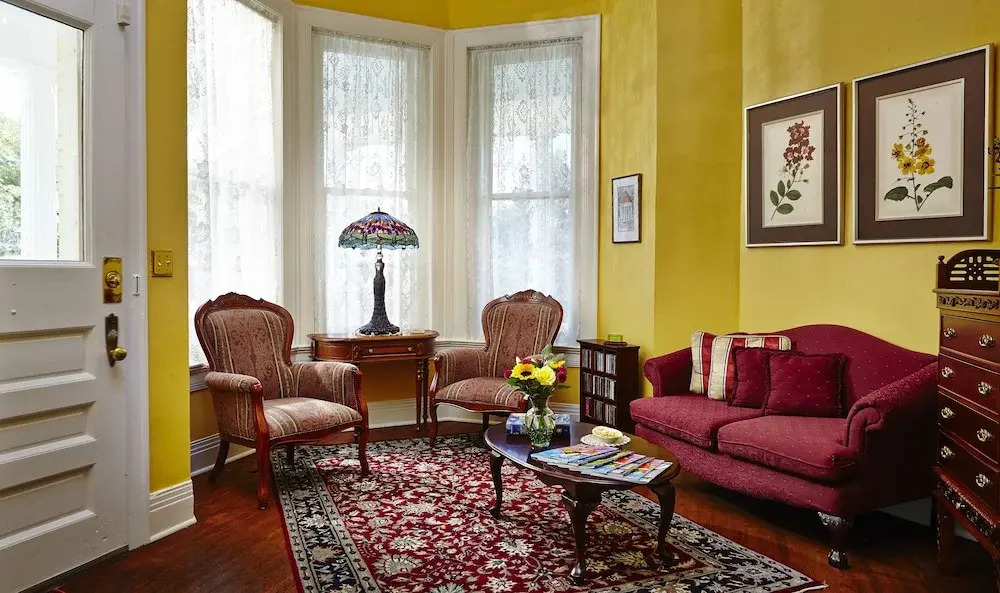 1501 Linden Manor Bed and Breakfast