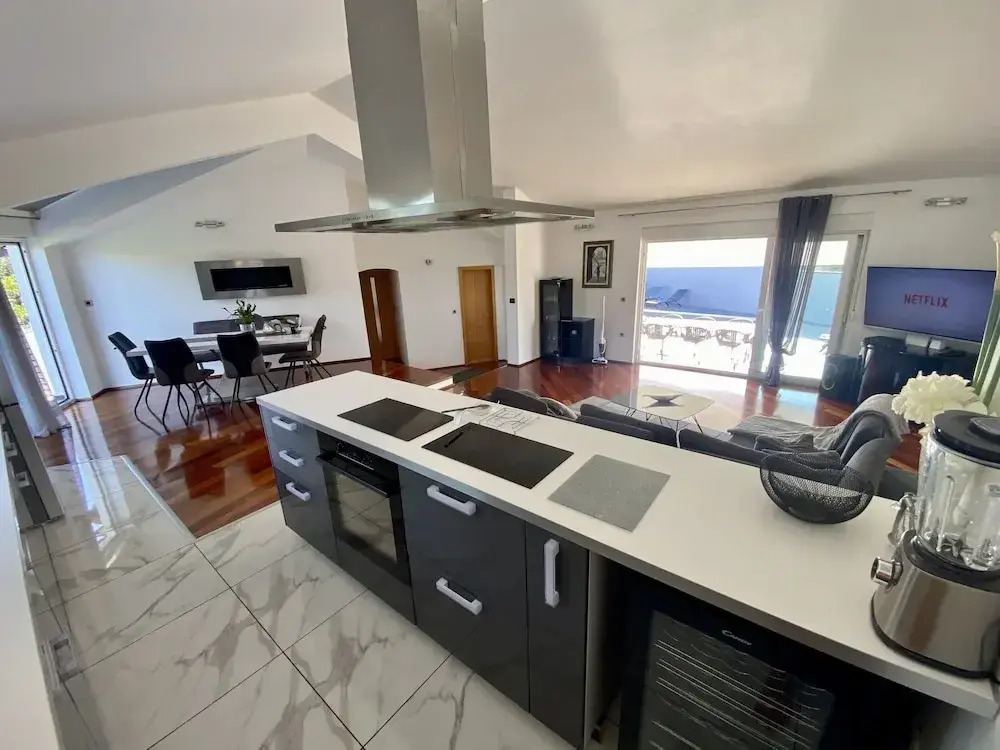 Stunning 3-bedroom Villa With a Private Pool-pula