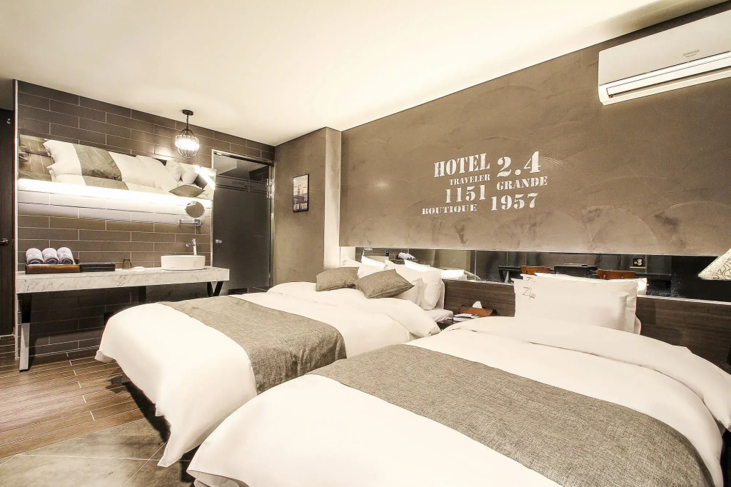 Hotel 2.4