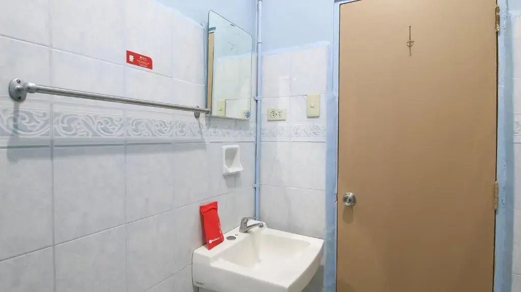 RedDoorz @ Kassel North Caloocan