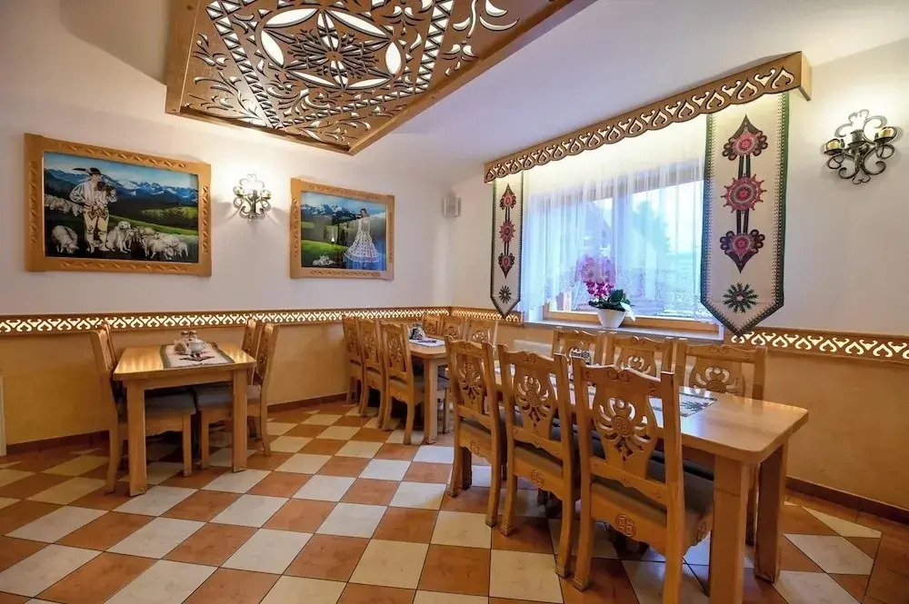 Pod Tatrami 1 & SPA - Komfortowe Noclegi z wyżywieniem, blisko Term Bania