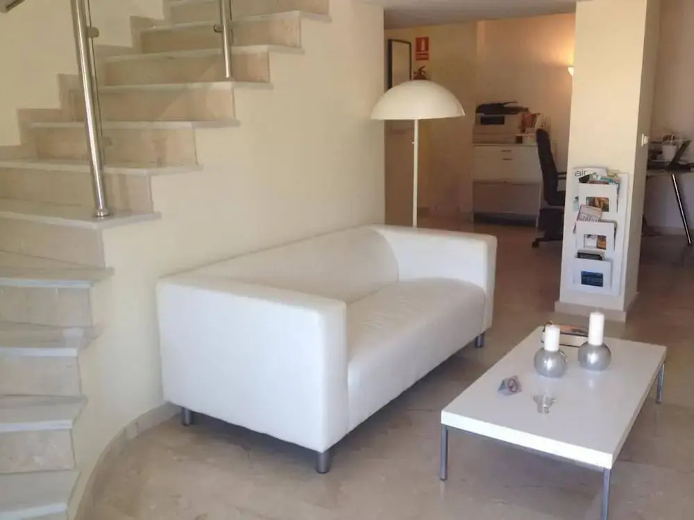 Hospedería Almundo by Alexandra Realty