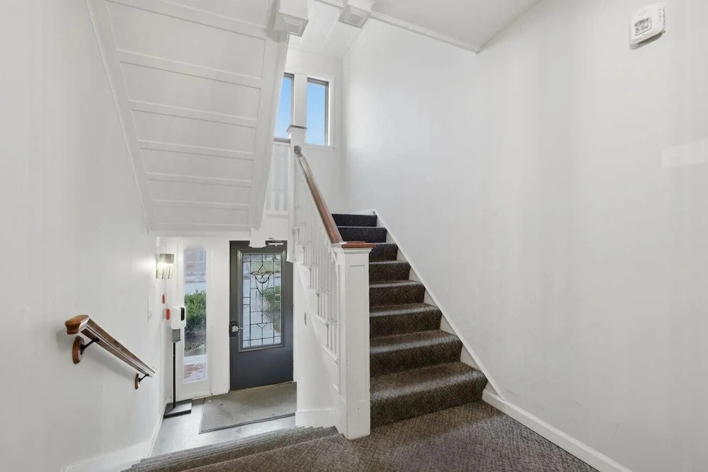Central 3BR Apt Minutes to Downtown Parking