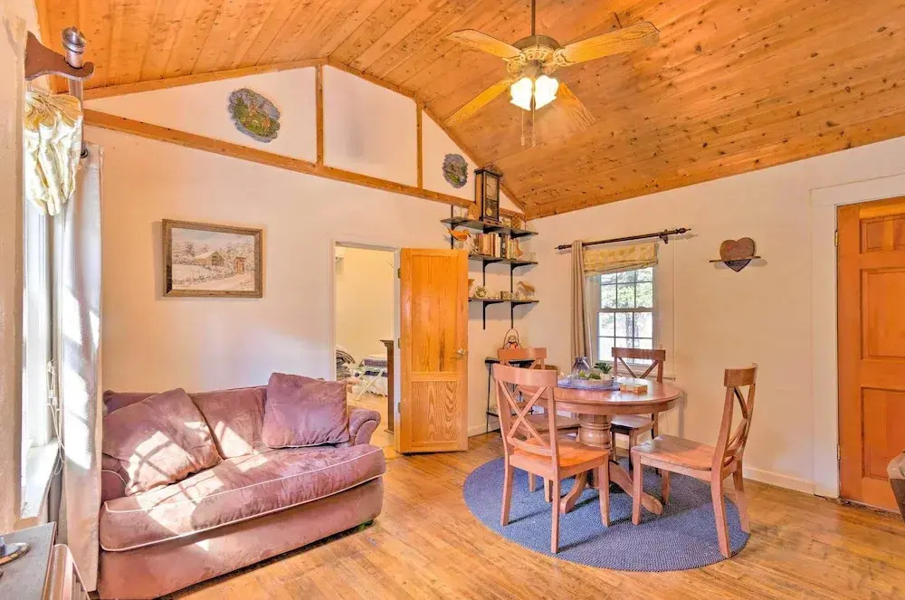 Screened Porch: 'the Rock Cottage' in Hot Springs