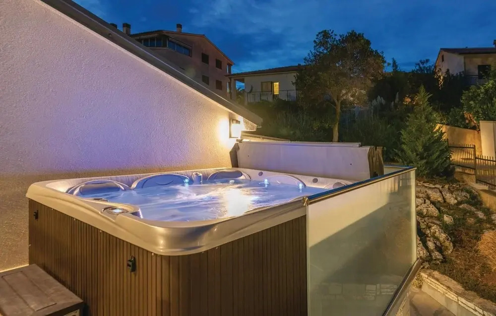 Amazing Home in Pjescana Uvala with Hot Tub, WiFi & 2 Bedrooms