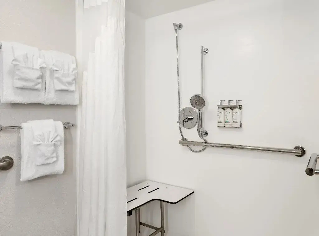 Holiday Inn Express Indianapolis Airport by IHG