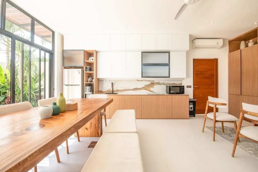 Opulent 6 BR in Canggu, 300m to Café Del mar