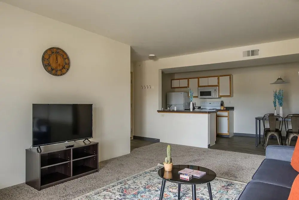 Eastside 1 & 2 BR Apts with balcony by Frontdesk