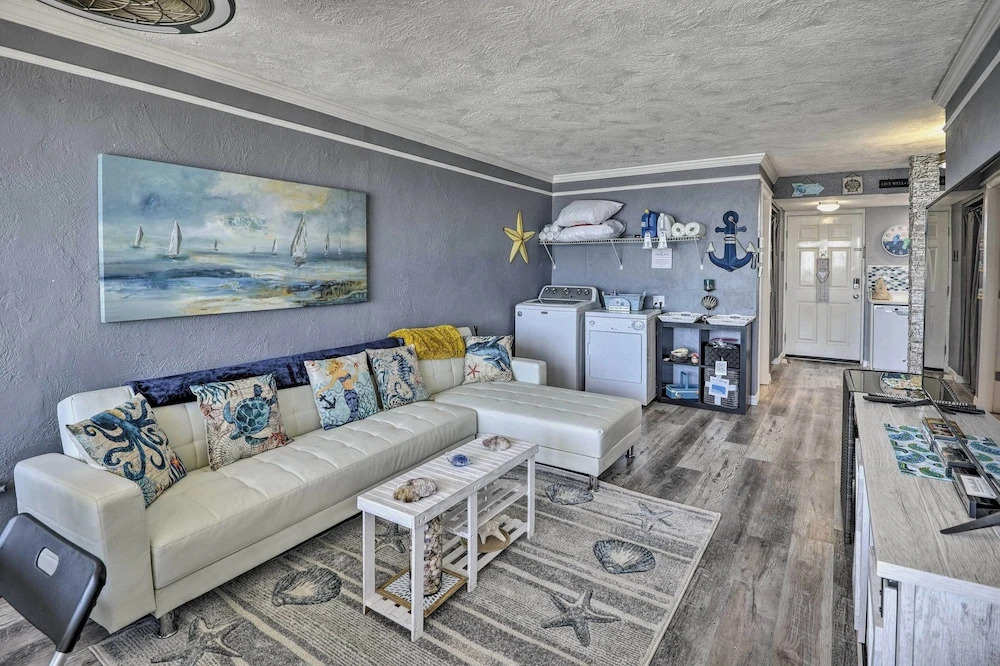 Walk to Ocean: Bright Daytona Beach Condo!