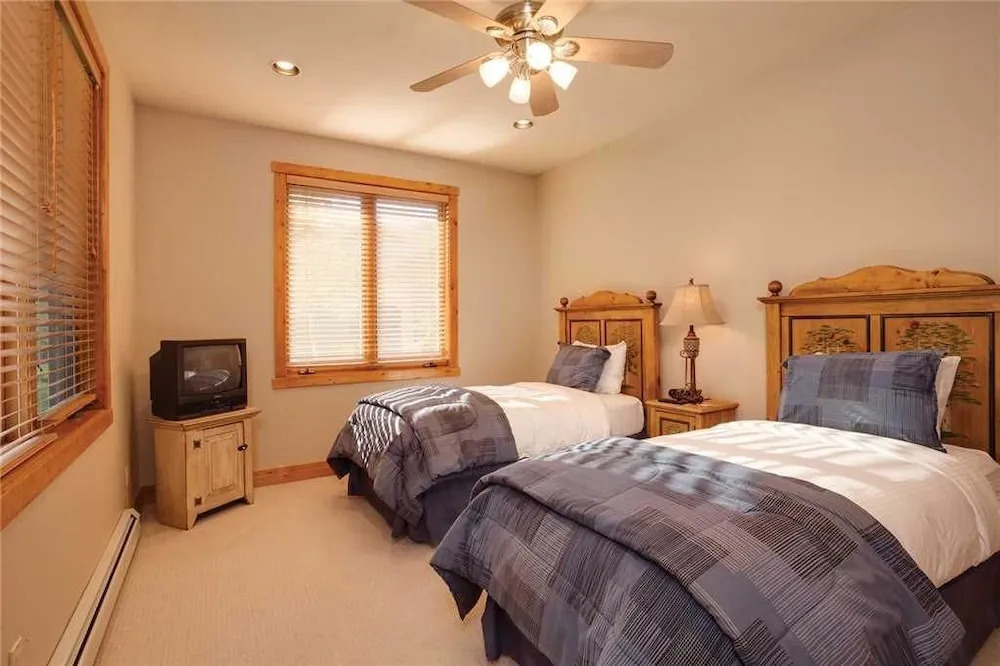 2748 Waterstone Apartment 5
