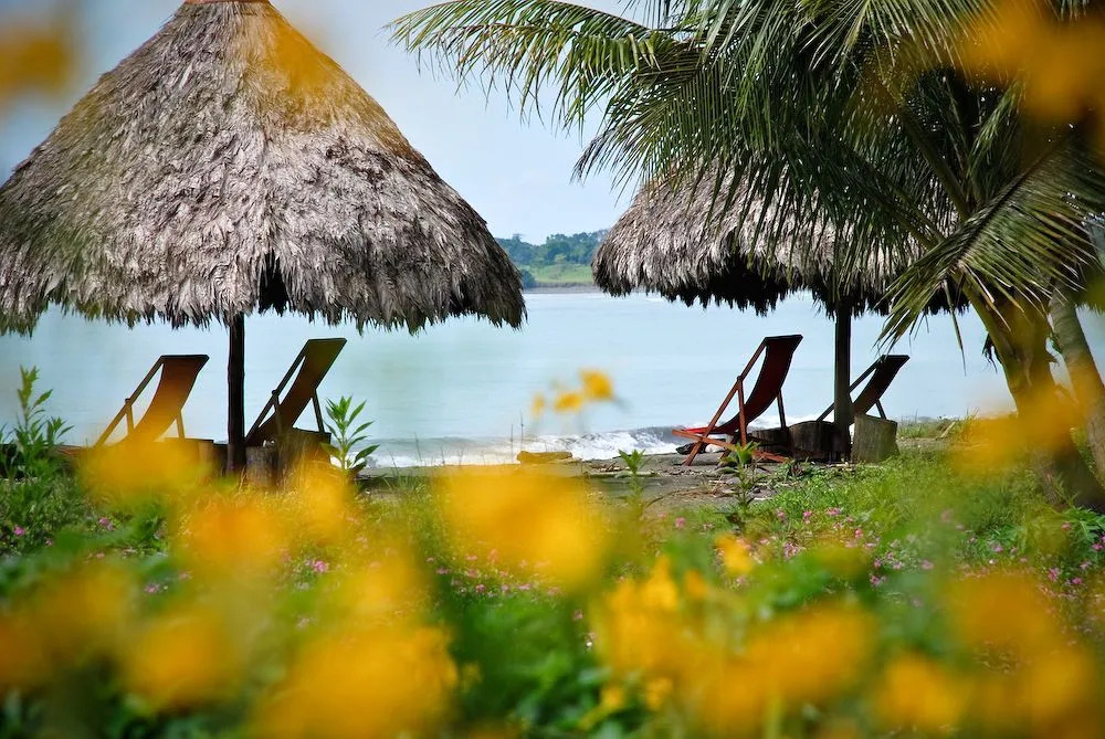 Iguana Lodge Beach Resort