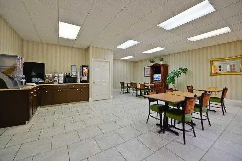 Manchester Heritage Inn & Suites