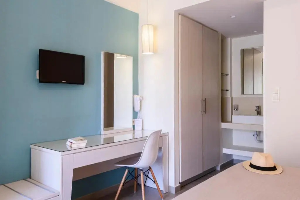 Poseidon Studios & Apartments